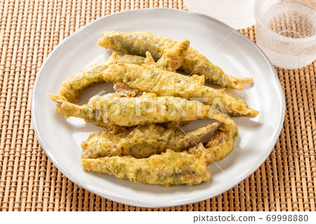 岩wash的磯部天婦羅。日本清酒小吃的形象。 岩wash的磯部天婦羅。日本清酒小吃的形象。 69998880