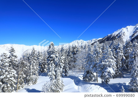 Winter Northern Alps Hotaka mountain range snow scene 69999080