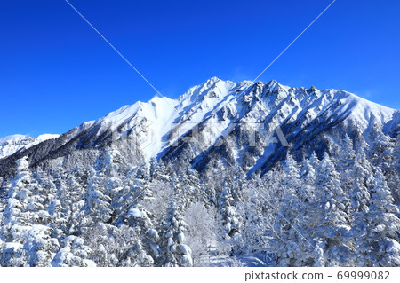 Winter Northern Alps Hotaka mountain range snow scene Winter Northern Alps Hotaka mountain range snow scene 69999082