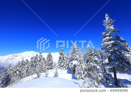 Winter Northern Alps Hotaka mountain range snow scene 69999096