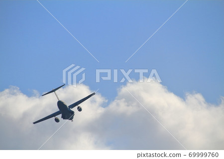 Air Self-Defense Force C-2 transport aircraft during flight training belonging to Miho base, Tottori prefecture 69999760