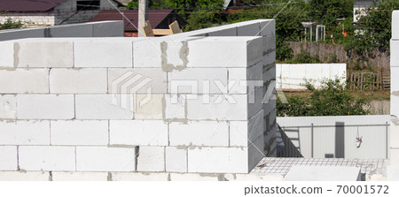 Construction of the walls of the house from foam concrete bricks. Construction of the walls of the house from foam concrete bricks. 70001572