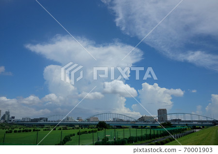 Summer sky, summer clouds, entrance clouds Summer sky, summer clouds, entrance clouds 70001903