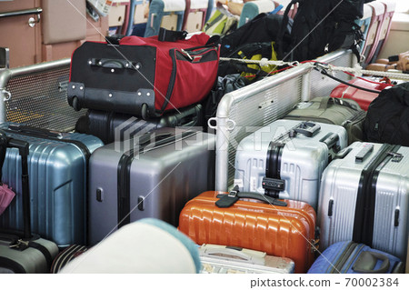 A suitcase used for traveling on a high-speed boat 70002384