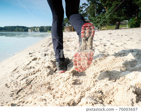 Dynamic silhouette of athletic man in compression tights 70003687