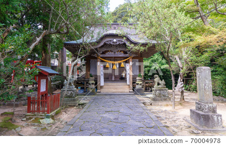 Myojin Pond / Itsukushima Shrine Hagi City, Yamaguchi Prefecture Myojin Pond / Itsukushima Shrine Hagi City, Yamaguchi Prefecture 70004978