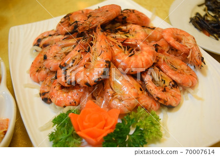 Yalu River specialty, shrimp grilled (Dandong, China) Yalu River specialty, shrimp grilled (Dandong, China) 70007614