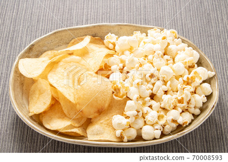 Assorted popcorn and potato chips. 70008593