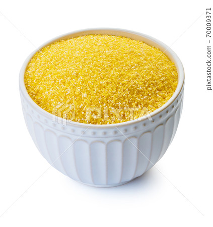 raw corn grits with clipping path 70009371