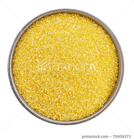 raw corn grits with clipping path 70009373