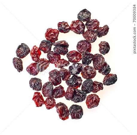 heap of raisins with clipping path heap of raisins with clipping path 70009384