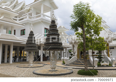 White temple in Chiang Rai Wat Rong Khun 70009971