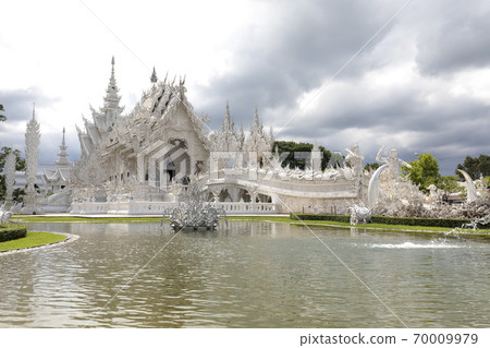 White temple in Chiang Rai Wat Rong Khun 70009979