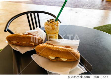 Cafe Panini and Frappuccino 70011844