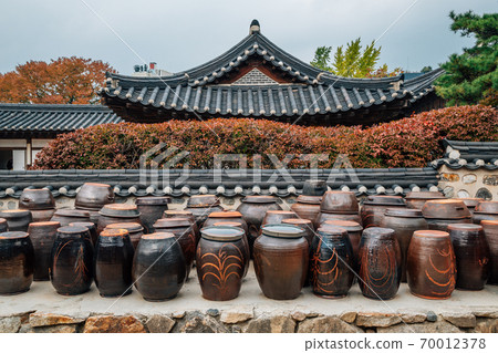 Jangdokdae, Korean traditional crocks or jars at Namsangol Hanok Village in Seoul, Korea 70012378