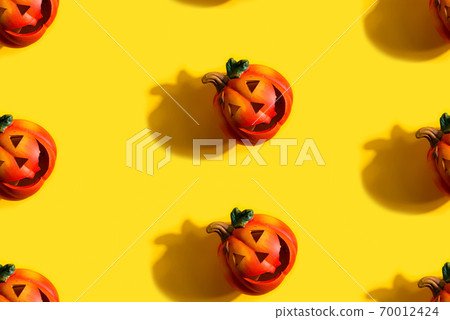 Seamless Jack lanterns pumpkin pattern Seamless Jack lanterns pumpkin pattern 70012424