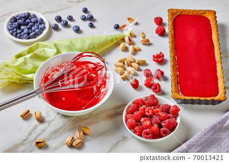 Pistachio ganache tart with raspberry pectin jelly Pistachio ganache tart with raspberry pectin jelly 70013421