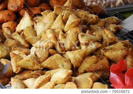 Malaysian cakes are on display for sale on the table. Sort by type to make it easier for customers to buy. 70016672