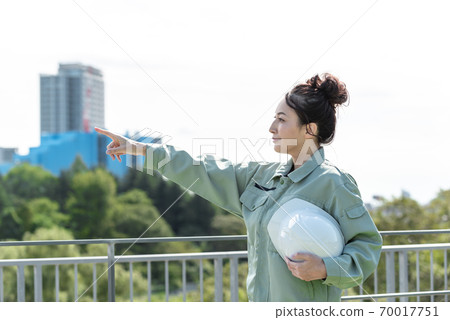 Image of construction engineer 70017751