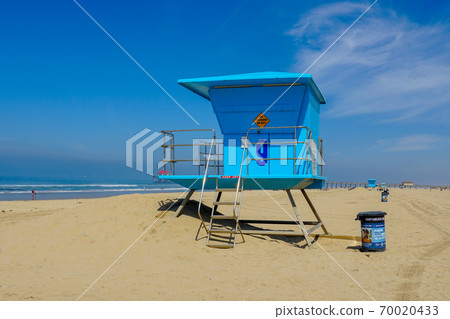 Lifeguard tower on the Huntington Beach during sunny day. 70020433