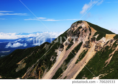 初秋的八嶽山脈,Neishidake的Nishitengudake,遠眺北阿爾卑斯山Yarihodaka山脈 初秋的八嶽山脈,Neishidake的Nishitengudake,遠眺北阿爾卑斯山Yarihodaka山脈 70020533