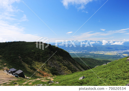 View of Mt. Neishi from Mt. Neishi in the Yatsugatake mountain range in early autumn 70020534