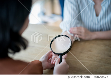 Palmistry mom friend housewife 70020873