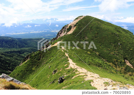 從初秋的八嶽山脈天狗山的鞍山西天狗山頂的景色 70020893