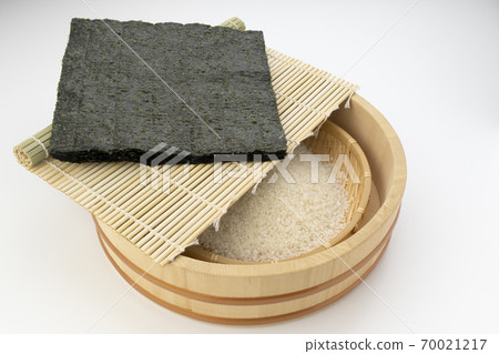 製作卷的準備圖像：壽司飯攤，Makisu和烤紫菜 70021217