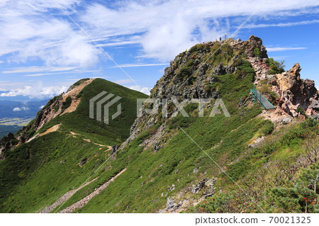 Yatsugatake mountain range in early autumn Road to the summit of Mt. Tengu Nishi Tengu and Higashi Tengu 70021325