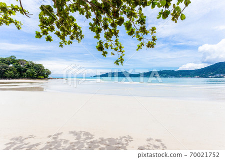 Summer holiday and vacation background concept of beautiful leaves frame trees on tropical beach. Summer holiday and vacation background concept of beautiful leaves frame trees on tropical beach. 70021752