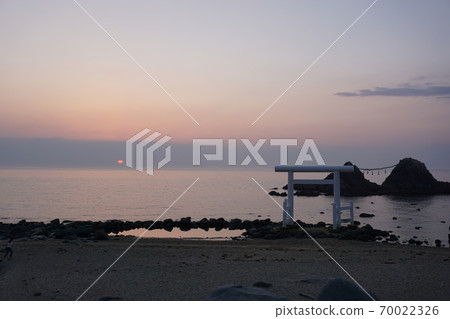 Meotoiwa與夕陽下的背景 70022326