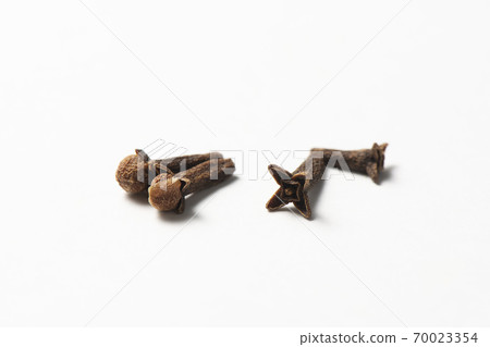 Clove spice 70023354