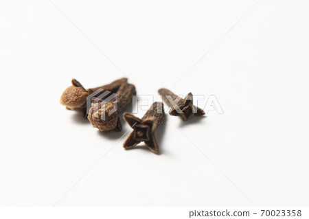 Clove spice 70023358