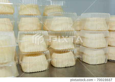 packaging cheese for sale 70028687