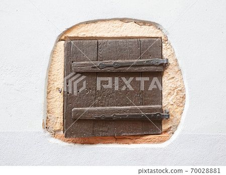 Old wooden small shutter 70028881