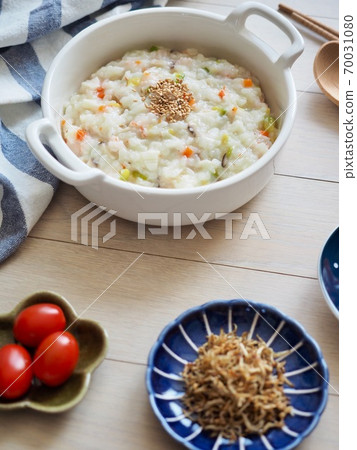 Korean traditional food vegetable porridge Korean traditional food vegetable porridge 70031080