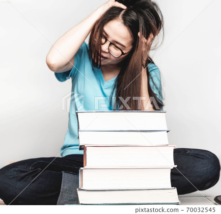 Beautiful asian female students during the exam Stay home and stressful and lazy reading books Beautiful asian female students during the exam Stay home and stressful and lazy reading books 70032545