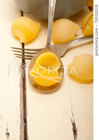 Italian snail lumaconi pasta Italian snail lumaconi pasta 70032618
