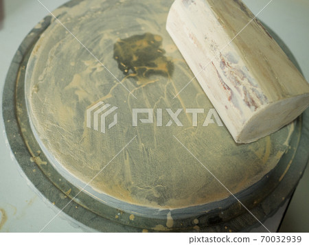 Tanaka wood traditional herbal skin care, The Tanaka is popular with Burmese people Tanaka wood traditional herbal skin care, The Tanaka is popular with Burmese people 70032939