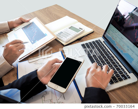 Trader team discussion and analyze stock graph and report, set targets for online trading management success Trader team discussion and analyze stock graph and report, set targets for online trading management success 70033164