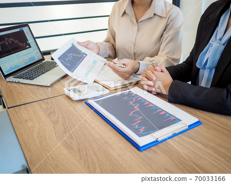 Trader team discussion and analyze stock graph and report, set targets for online trading management success Trader team discussion and analyze stock graph and report, set targets for online trading management success 70033166