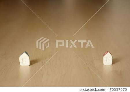 Small house Small house 70037970