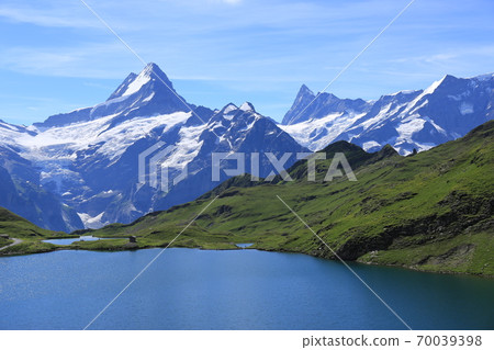 Blue sky, Bachalpsee and Schreckhorn (Switzerland) 70039398