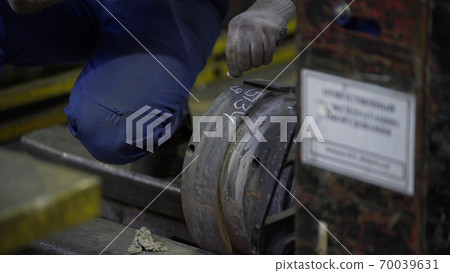 Engineer writes the serial number to die for production aluminium metal profiles. Production of Complex lightweight extruded aluminium metal profiles Engineer writes the serial number to die for production aluminium metal profiles. Production of Complex lightweight extruded aluminium metal profiles 70039631