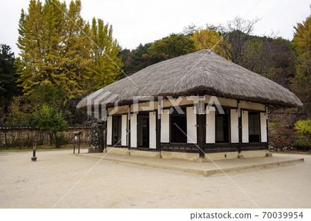 Folk village walk 70039954