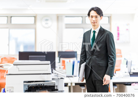 Man standing in the office 70040076
