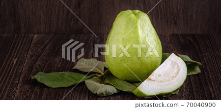 Guava guava wood background rustic leaf Guava white fruit leaf グアバ fruit 70040900
