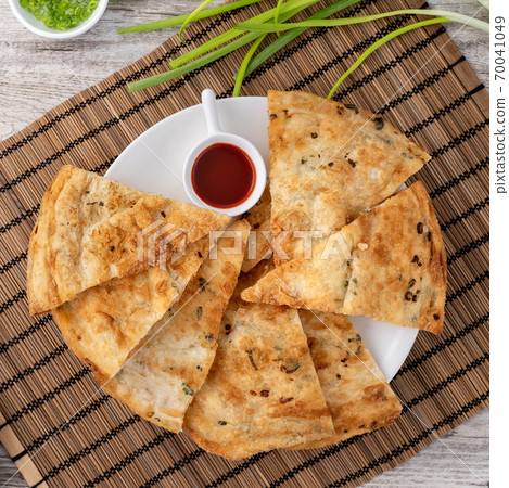 蔥油餅 台灣 小吃 scallion pancake Taiwan snack 揚げ 焼き葱入り餅 70041049