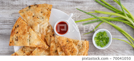 Scallion pancake Taiwan snack scallion pancake Taiwan snack 扬げ 焼き葱入り饼 70041050